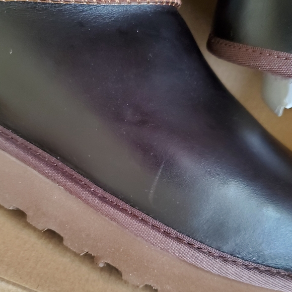 UGG Classic Ultra Mini Leather Regen Ankel Boots - Picture 2 of 16